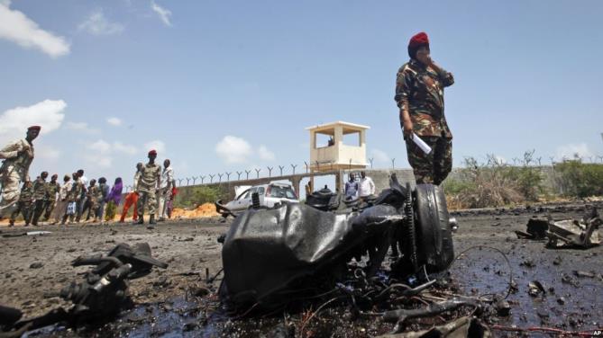 Al-Shabab Attacks EU Convoy in Mogadishu, Two Killed October 01, 2018 A suicide bomber drove a car into a Western military convoy in Mogadishu on Monday, killing two people and injuring four.