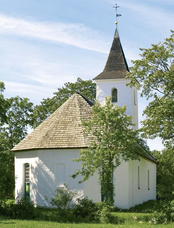 Tuhala kiriku tornikiiver oli Teise maailmasõja käigus tugevalt kannatada saanud. Koheselt tehti küll suuremad, kuid ebakvaliteetsed parandustööd.