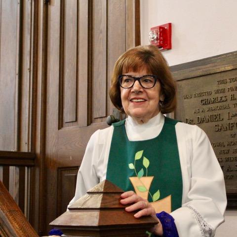 Thank You, Gerri! Special Coffee Hour to Thank and Celebrate Gerri Fowler Gerri s last day at PUMC is December 18, when she will be leading the Longest Night Service with the Stephen Ministers.