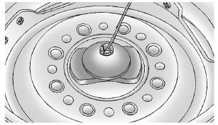 טיפול ברכב 213 7 2 3 4 5 6 12 התקן מחדש את כיסוי הגלגל או את כיסוי מרכז הגלגל ת כיפות הפלסטיק של אומי הגלגל למקומם הסר את סדי העצירה של הגלגלים בקש ממכונאי לבדוק את הידוק האומים של כל הגלגלים באמצעות