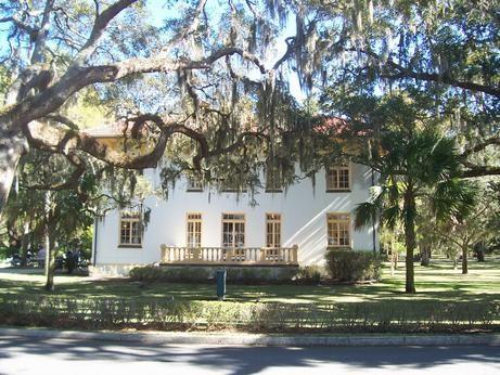 JEKYLL ISLAND ARTS ASSOCIATION Goodyear Cottage, Historic District Jekyll Island, Georgia December 2017 Newsletter MESSAGE FROM THE PRESIDENT Bonnie Householder It s been a wonderful year for Jekyll