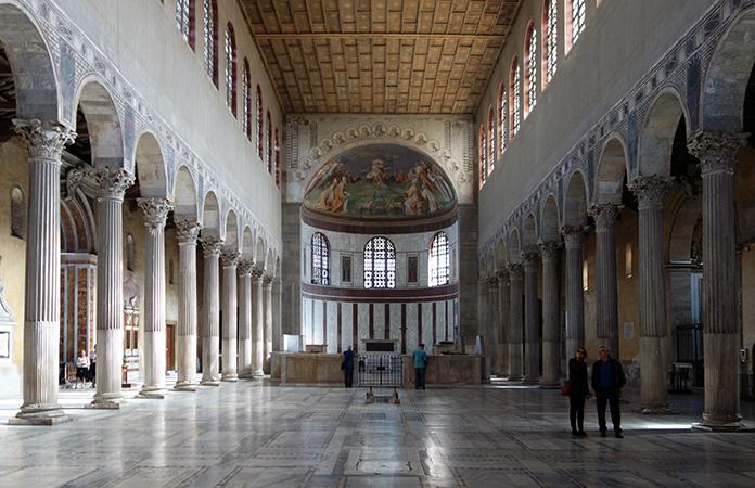 space (see the plan below). View down the nave toward the apse with altar, Basilica of Santa Sabina, c. 432 C.E., Rome (photo: profzucker, CC BY-NC-SA 2.