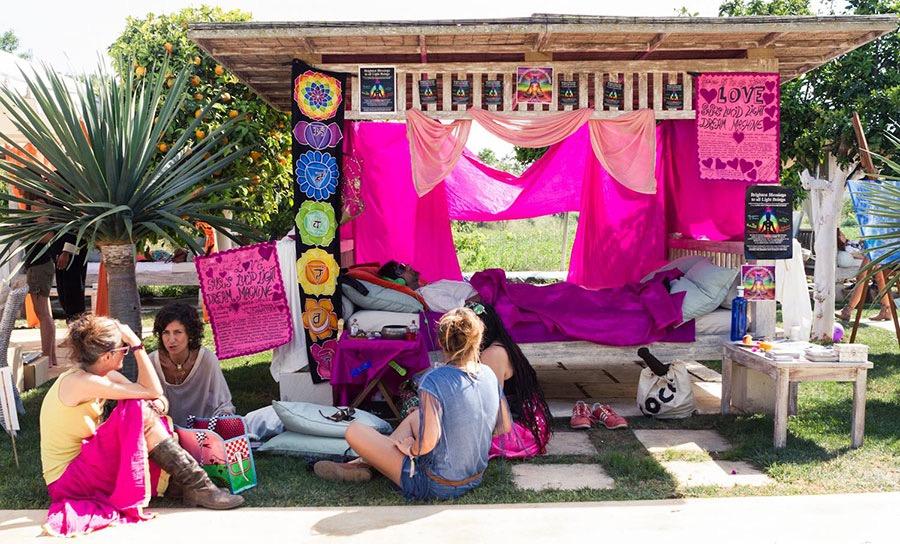 Healing Ibiza is the incredible holistic charity event that takes place every year in the wonderful setting of Atzaro Agroturism attracting hundreds of people, among visitors and residents A