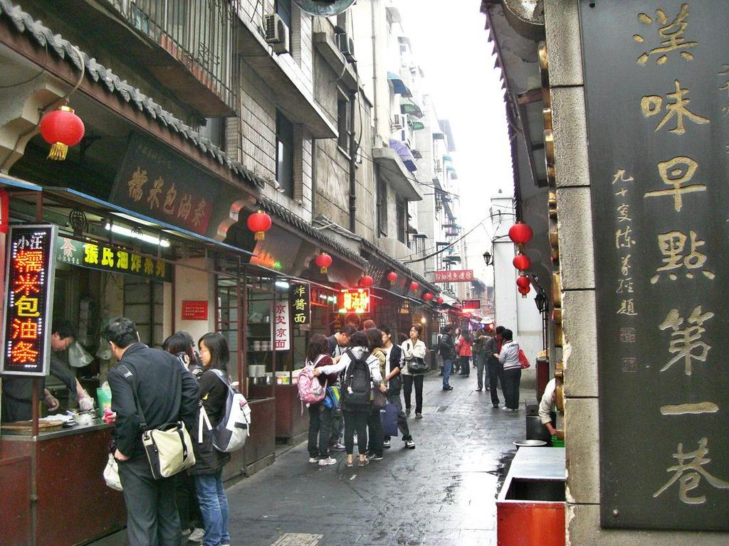 and high quality long products. *Hubuxiang The best-known food street in Wuhan.