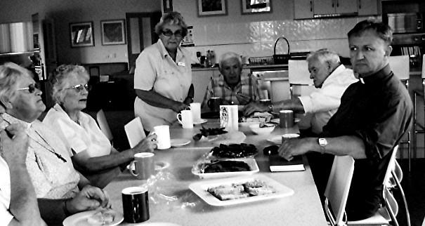 Afternoon tea at Murray Glen Pearl Jeffery, Nancye Nuttall, Lil Webb, Beryl Hall and May Doon celebrated their
