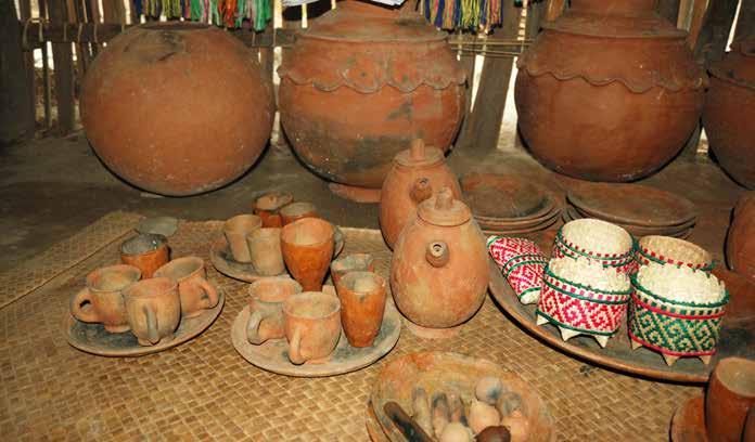 Things to do and see in one day Buat ne'ebé atu halo no haree iha loron ida One day in Pante Macassar Loron ida iha Pante Makassar TRADITIONAL POTTERY Traditional pottery making in Oé-Cusse is