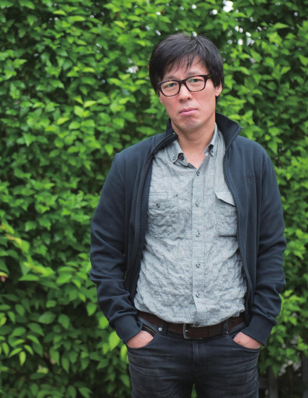 Essay Cheon Myeong-kwan Cheon Myeong-kwan made his literary debut with the short story Frank and I that won the Munhakdongne New Writer s Award in 2003.