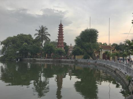 5. Chùa Trấn Quốc (Tran-Quoc-Tempel) Hanoi. The temple is 1500 years old.