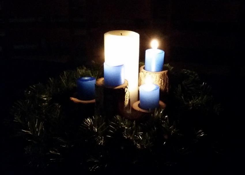 Midweek Message Midweek E-mail from First Presbyterian Church of Jamestown, New York December 12, 2018 Bob Hagel, Pastor This Sunday we light the candle for JOY.
