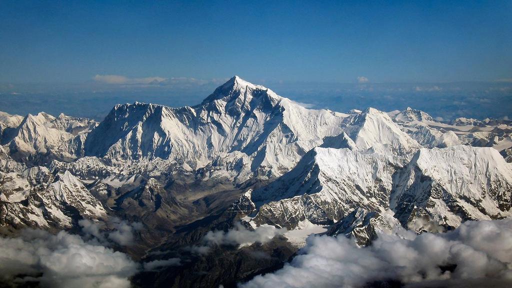 By Mount_Everest_as_seen_from_Drukair2.