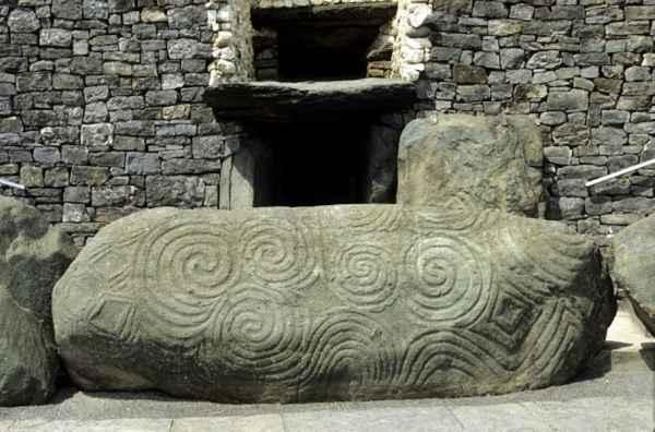 THE CELTIC YEAR In Ireland the year was divided into two periods of six months by the feasts of Beltane (May 1) and Samhain (