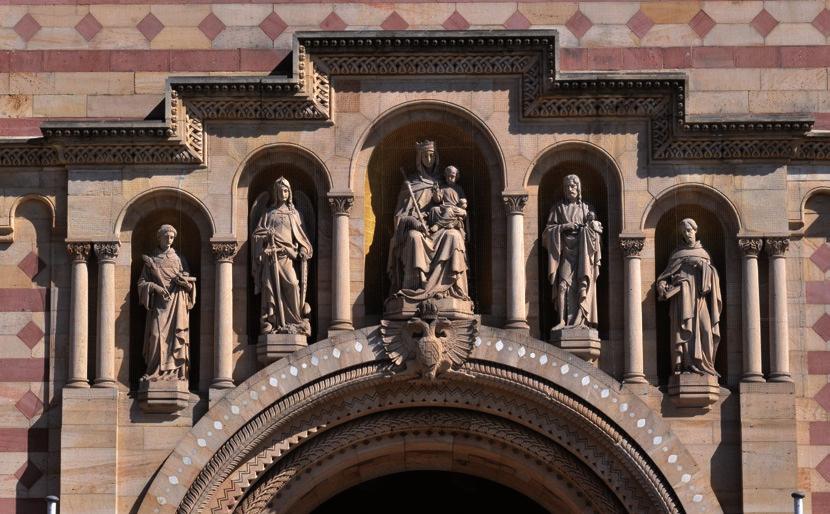 1. The Façade Dear visitor, Speyer Cathedral is of immense art historical importance: it is considered the world s largest and most significant Romanesque church (constructed between ca. 1030-1124).
