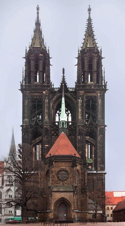 Meissen, Cathedral Meissen Castle is a striking sight, towering over the bank of the Elbe, of which the eastern side is occupied by the cathedral, the present version built from 1250.