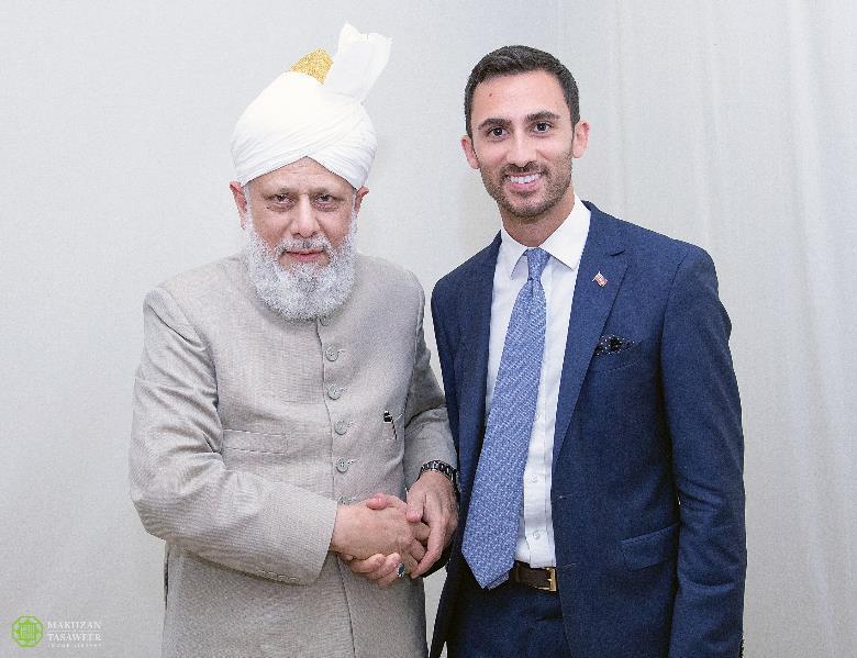 When he entered, Huzoor recognised him and said: I saw your video speaking about our Jamaat on social media. Upon this, Stephen Lecce MPP said: I am very grateful that you saw it.
