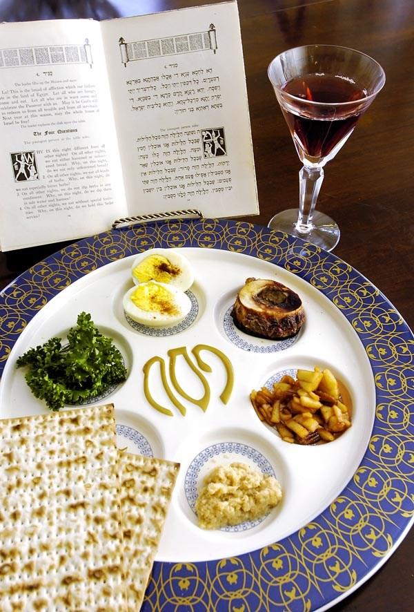 9 Please join us for a delicious meal, songs, and fellowship at our Annual Communal Seder on the second night of Passover, Saturday, April 4th at 5:30 PM Choice of Entrée: Chicken or Vegetarian