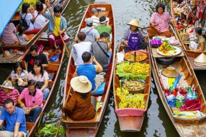 You will enjoy watching the farmers selling fruit and many kinds of local products in their boats. If you want you can take one of the paddle boats to cruise through the market (optional).
