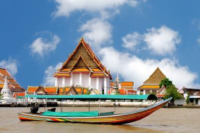 You will beimpressed by the Buddhist statues and the holiest temple of Thailand. The next temple is Wat Pho.