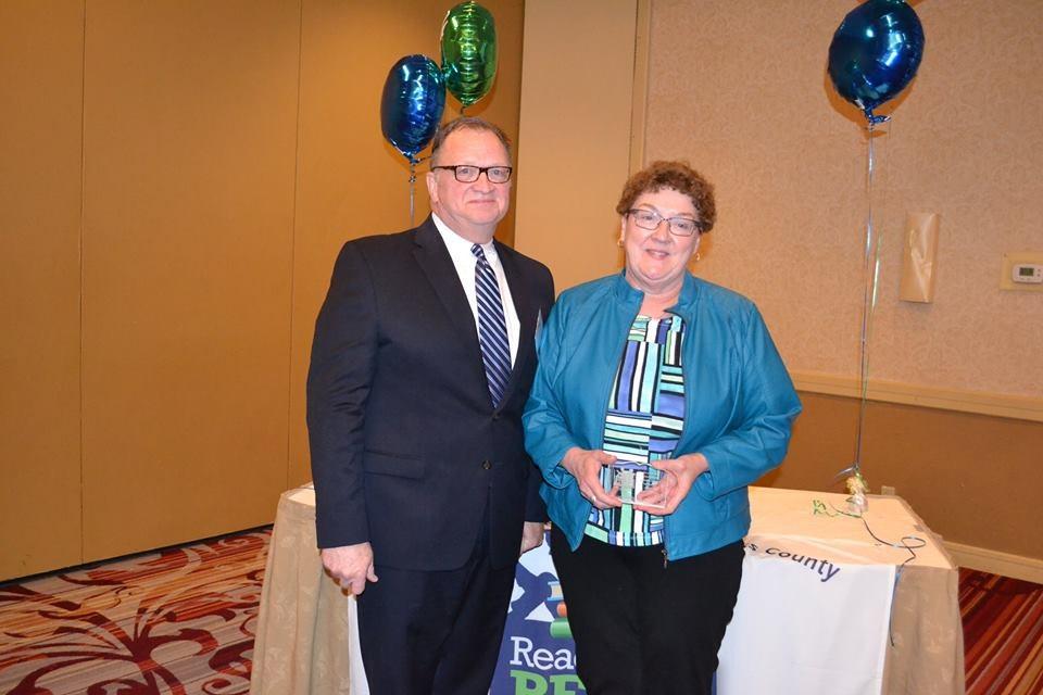 Congratulations Diane Ohlinger and Grow in Grace Tutoring! Diane Ohlinger is this year s recipient of the Volunteer Award at the annual breakfast of the Ready