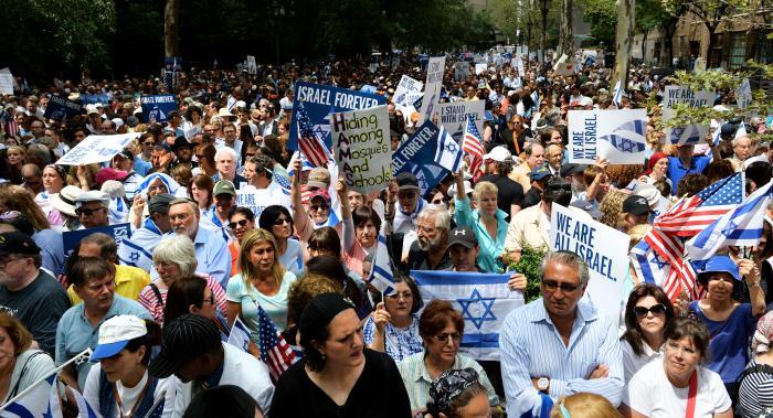 Members of the New York area Jewish community gather for a rally to show support for Israel in the conflict with Hamas in New York, New York, USA, 28 July 2014.