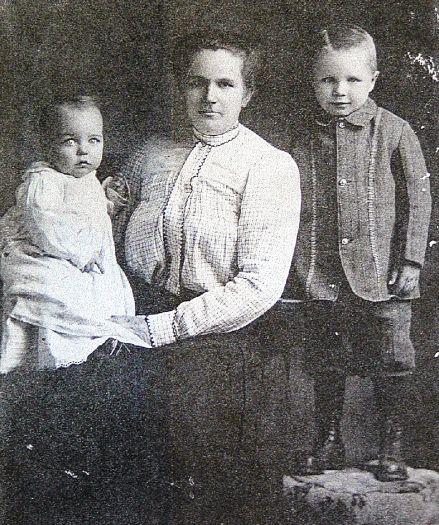Malitda Isabelle Wallace, w/o Lewis Monroe Anderson; and Nancy Josephine Josie Wallace who md Silas Foster Sil Maddux. Their nephew, William Garfield Gentry Sr.