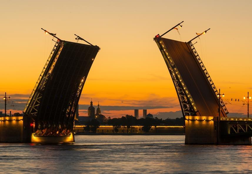 Enjoy a romantic 2-hour cruise down the canals of St. Petersburg, and see some of the city s monuments on the banks of the River Neva, all beautifully illuminated for the evening.