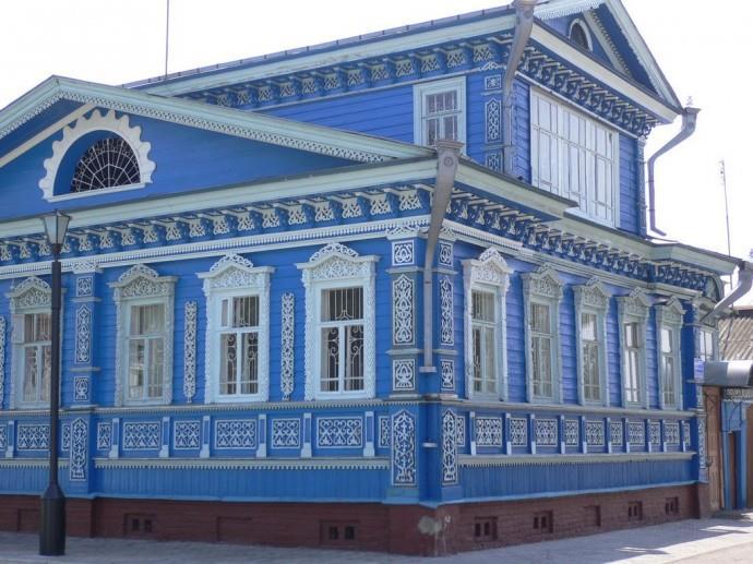 Full day tour to Gorodets - neat little town, famous for its distinct style of folk art.