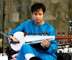 A young talent of the seventh generation in an unbroken chain of the Senia Bangash School, Amaan Ali Khan, is the eldest son and disciple of the Sarod Maestro Amjad Ali Khan and grandson of Haafiz