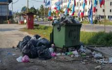 05.2018) Limpahan sampah ini berlaku kerana terdapat taman perumahan tidak disediakan tong sampah menyebabkan penduduk membuang