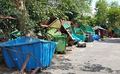 orang awam terhadap waktu sebenar sampah dipungut. Berdasarkan Senarai Ringkas Tong Sampah yang disediakan oleh MDKPI terdapat sebanyak 152 unit tong sampah yang rosak dan belum diganti.