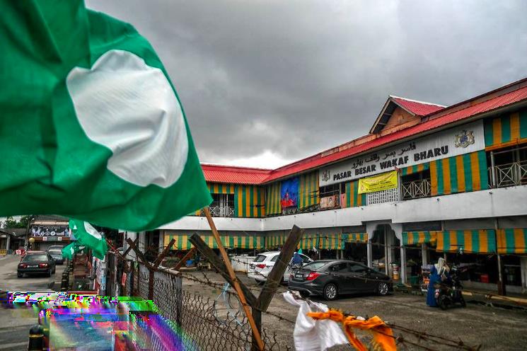 Voting for Islamisms beyond the ballot box Malaysia's 14th general election (GE14) is not so much a contest between Malays and non- Malays, Muslims and non-muslims, Islamists and secularists, but