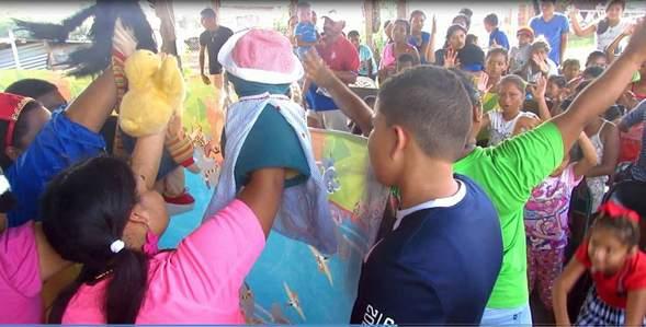 JOY AND HOPE FOR FAMILIES IN PASO BLANCO Annually, during the Christmas season, the Christian couple Sixto and