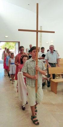 N e w C o m m u n i c a n t s o n a S pa n i s h C o s ta In September, St Andrew s Chaplaincy (Costa del Sol, East) welcomed 9 children from the congregations in Alhaurin and Calahonda to receive
