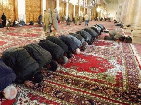 2 nd Pillar: Praying (Salat) Salat is the ritual of prayer Muslims pray five