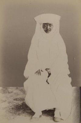 A Female Pilgrim from Banten, prior to 1887 12 K.H. Bisri Syansuri, a former leader of one of the biggest Islamic organization in Indonesia, Nahdlatul Ulama (NU),was married to H.