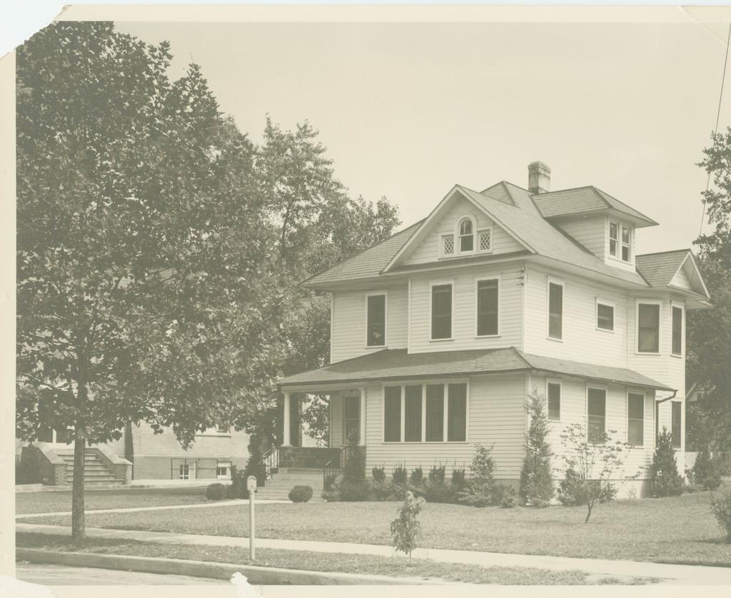 33 New manse moved to church property (1951) In 1961, the manse building was