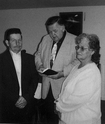 July/August 2006 Merle Durst Licensed for Red Run Mennonite Church We had a very touching and challenging service May 20, 2006, when our overseer, Daryl (Doc) Dawson, officiated in the service of