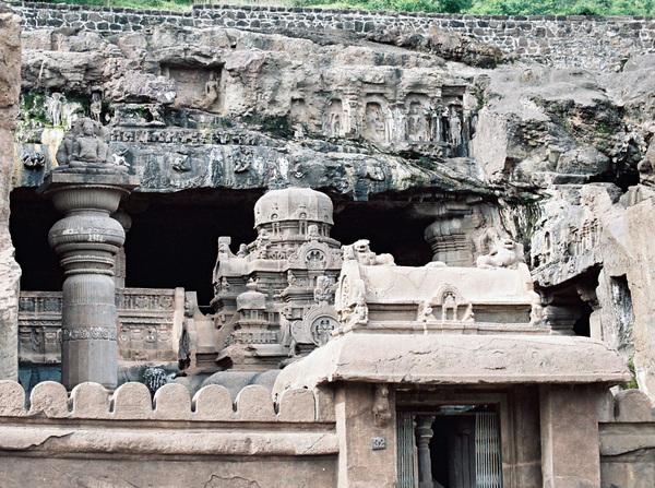Ellora Caves Jain Temple Adiguru Sankaracharya s Prayer to Lord Ghrishneswar Ghrishneswar Jyothirlingam is mentioned in the Dwadasa Jyothirlinga Sloka as the twelfth and the last one.