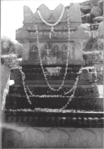 12 Sri Vyasaraja Tirtharu Sri Vyasaraja s mother tongue was Kannada. The common people s mother tongue is Kannada.