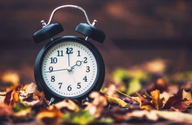 Daylight Savings Time Meals On Weels Set your clocks back 1 hour on Saturday night, November 3, so you will have more time to get to church next Sunday