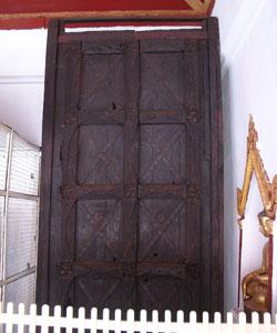 wooden door leaf of the Bagan Period kept in a