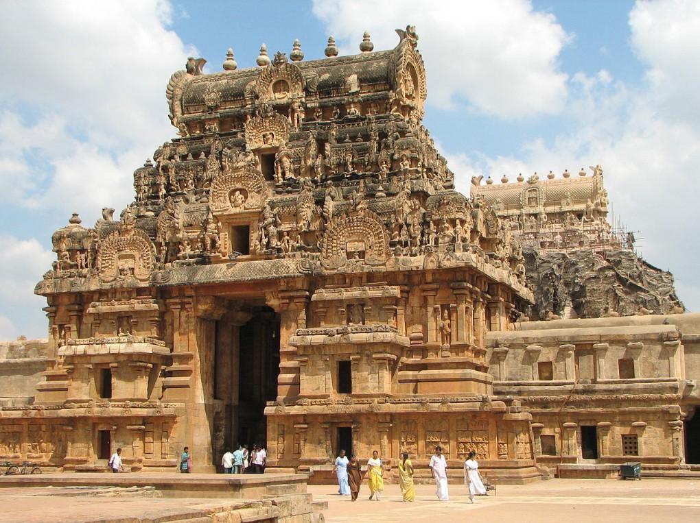This phase of Chola architecture was marked by construction of large, grand temples with multiple stories- Brihadishvara temples at Thanjavur and at Gangaikondacholapuram are two examples of this