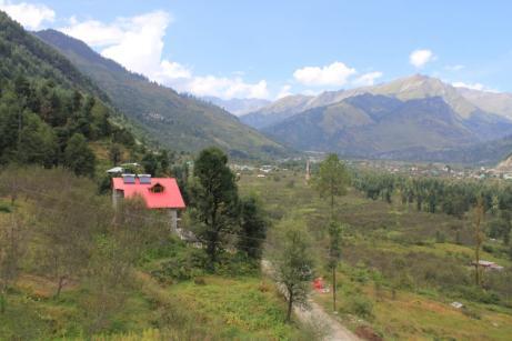 2050 m) in the Kullu valley, near the Beas river and surrounded with snowcapped Himalayan mountains.