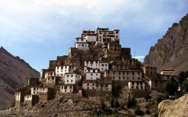 pass (4551m) to Kaza (3640m) in the Spiti valley, the starting point to visit fabulous Buddhist monasteries & remote villages.