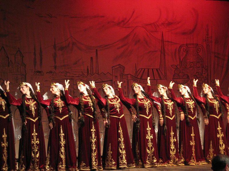 Traditional Armenian dance Hovhannes Tumanyan the national poet of