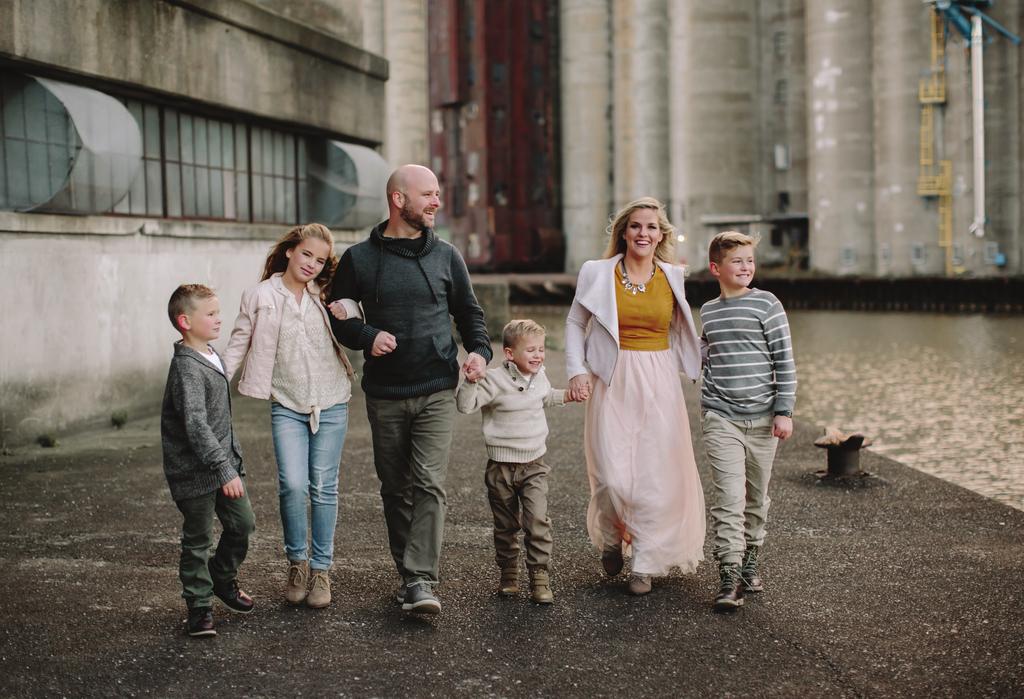 THE HOPPER KIDS: Judah (8), Eva (13), Levi (6), Luik (11) FAMILY BEHIND THE MUSIC In addition to being worship leaders, Christopher and Jennifer have four children who live with them in the 1000