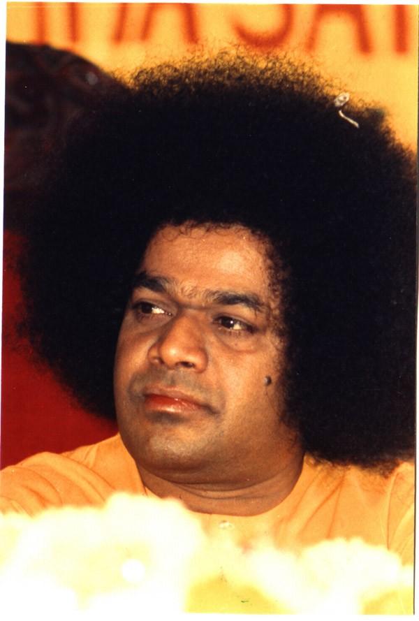 Nectar 4, Drop 10 23rd Oct, 2013 E-Newsletter from Mukthi Nilayam Virat Purusha I had been crying for Swami 27 April 2008 Meditation Swami: Why are you crying like this? Shall I tell you something?