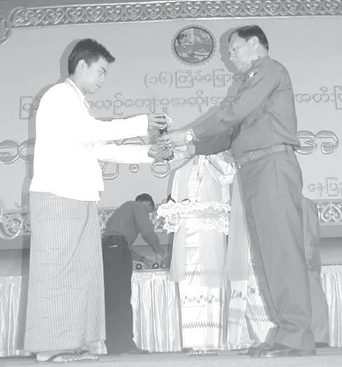 8 THE NEW LIGHT OF MYANMAR Saturday, 1 November, 2008 Prizes presented to winners in 16 th Myanmar Traditional (from page 7) Maung Nyi Nyi Lwin of Sagaing Division, Maung Lwin Ko Ko Oo of Ayeyawady