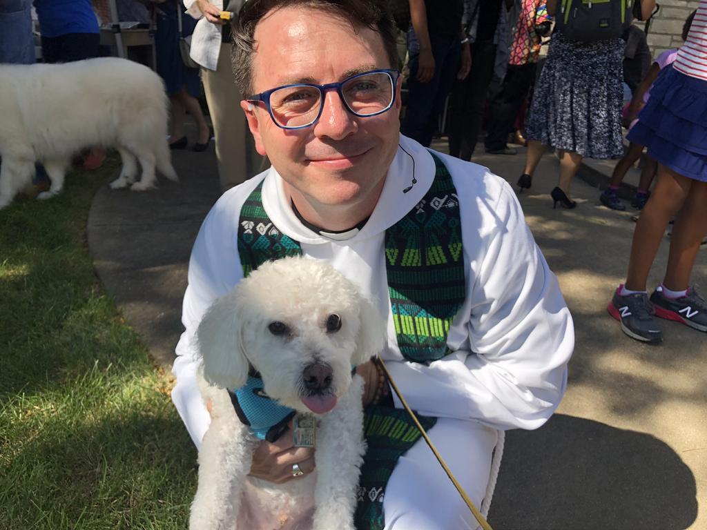 HIGHLIGHTS FROM FALL 2018 S t. Francis Day was a big success, with record attendance among both humans and pets. Here the rector is blessing Milo Chapman.