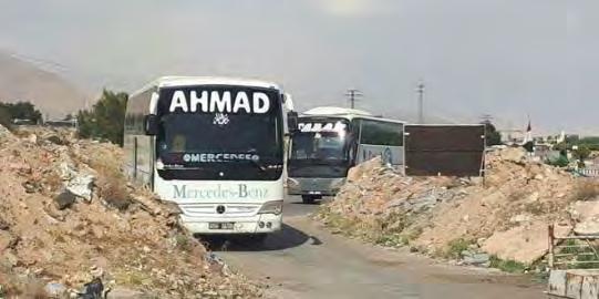 5 Right: Buses that arrived to evacuate the Jaysh al-islam operatives from Duma (Syrian TV, April 8, 2018).