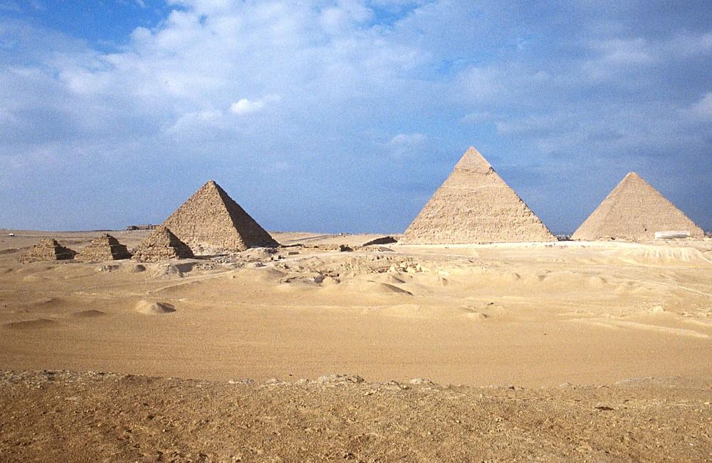 3 Great Pyramids of Giza